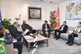 Abazović: Od novca za upravnu zgradu radnicima Boksita isplatiti zaostale zarade Abazović: Od novca za upravnu zgradu radnicima Boksita isplatiti zaostale zarade