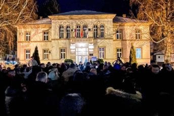 U Beranama i večeras protestovali protiv najave formiranja manjinske Vlade U Beranama i večeras protestovali protiv najave formiranja manjinske Vlade