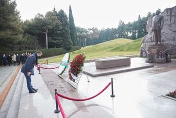 Bečić položio vijence nacionalnom heroju Hejdaru Alijevom i na spomeniku Vječiti plamen u Bakuu Bečić položio vijence nacionalnom heroju Hejdaru Alijevom i na spomeniku Vječiti plamen u Bakuu