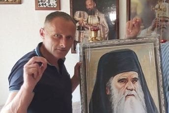 Učesnik litija nagrađen vraćanjem u policijsku službu Učesnik litija nagrađen vraćanjem u policijsku službu