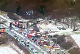 Češka: Masovni sudar 40 vozila Češka: Masovni sudar 40 vozila