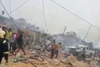 Stravična eksplozija u Gani: Grad sravnjen sa zemljom, broje se žrtve Stravična eksplozija u Gani: Grad sravnjen sa zemljom, broje se žrtve