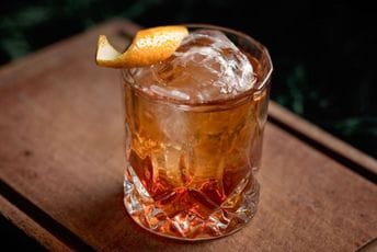 Jedan od najjačih koktela na svijetu: Smrtonosna teta Roberta koja se pije na vlastitu odgovornost Jedan od najjačih koktela na svijetu: Smrtonosna teta Roberta koja se pije na vlastitu odgovornost