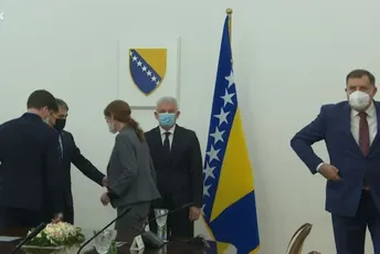 Dodik odbio da se fotografiše sa ambasadorom SAD Dodik odbio da se fotografiše sa ambasadorom SAD