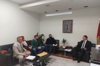 Adžić: Abazovićev kabinet spreman da pomogne u realizaciji stambene zgrade za zaposlene u bezbjednosnih institucija u HN Adžić: Abazovićev kabinet spreman da pomogne u realizaciji stambene zgrade za zaposlene u bezbjednosnih institucija u HN