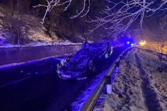 Berane: Prevrnulo se vozilo, vozač lakše povrijeđen Berane: Prevrnulo se vozilo, vozač lakše povrijeđen