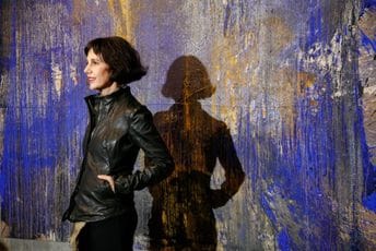 Cosmic girl u službi umjetnosti Cosmic girl u službi umjetnosti