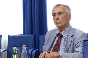 Lekić: Objasniti ko je i kada donio odluku da se zabrani prelet Lavrovu Lekić: Objasniti ko je i kada donio odluku da se zabrani prelet Lavrovu