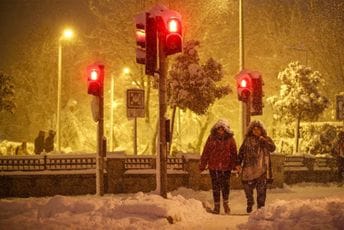 Turska okovana ledom, saobraćaj obustavljen Turska okovana ledom, saobraćaj obustavljen