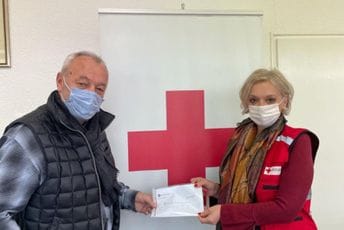 Udruženja iz Luksemburga doniralo 3.000 eura za 100 ugroženih porodica u Baru Udruženja iz Luksemburga doniralo 3.000 eura za 100 ugroženih porodica u Baru