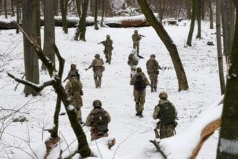 Opremljeni detektorima za radijaciju: Ukrajinske trupe ušle i u Černobilj Opremljeni detektorima za radijaciju: Ukrajinske trupe ušle i u Černobilj