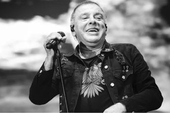 “Zbogom prijatelju”: Članovi “Parnog valjka” oprostili se od Akija Rahimovskog (VIDEO) “Zbogom prijatelju”: Članovi “Parnog valjka” oprostili se od Akija Rahimovskog (VIDEO)