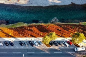 Nedaleko od Milenijuma napravljen novi parking i formirana zelena površina Nedaleko od Milenijuma napravljen novi parking i formirana zelena površina
