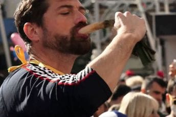 Takmičenje u jedenju luka: Pobjednik pojeo 192 komada i nije zaplakao Takmičenje u jedenju luka: Pobjednik pojeo 192 komada i nije zaplakao