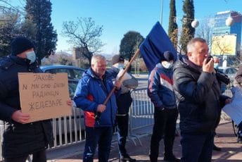 Penzioneri Željezare predali zahtjev za otpremnine: Hoće da uđu u zakon Sa protesta