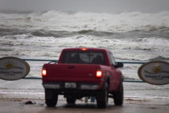 Prevrnuo se brod kod Floride, 40 osoba nestalo Prevrnuo se brod kod Floride, 40 osoba nestalo
