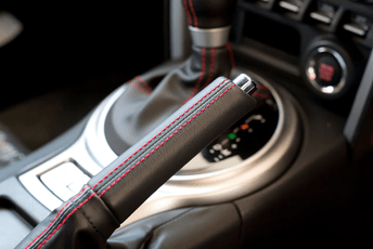 Što raditi kad vam zaledi ručna kočnica i auto neće ni da mrdne Što raditi kad vam zaledi ručna kočnica i auto neće ni da mrdne