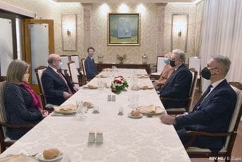 Krivokapić, Injac i Vukšić razgovarali sa specijalnim izaslanikom UK Stjuartom Pičom Krivokapić, Injac i Vukšić razgovarali sa specijalnim izaslanikom UK Stjuartom Pičom