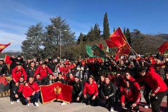 Navijači priredili doček za naše rukometaše (FOTO/VIDEO) Navijači priredili doček za naše rukometaše (FOTO/VIDEO)