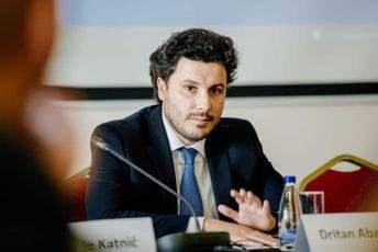 Abazović zahvalio na čestitkama: Radićemo u interesu građana Abazović zahvalio na čestitkama: Radićemo u interesu građana