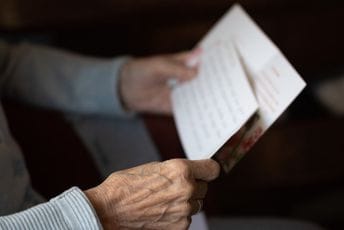 Pismo uručeno poslije više od pola vijeka, pisano dvanaestogodišnjoj djevojčici Pismo uručeno poslije više od pola vijeka, pisano dvanaestogodišnjoj djevojčici