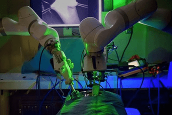 Robot uspješno obavio operaciju na svinjama Robot uspješno obavio operaciju na svinjama