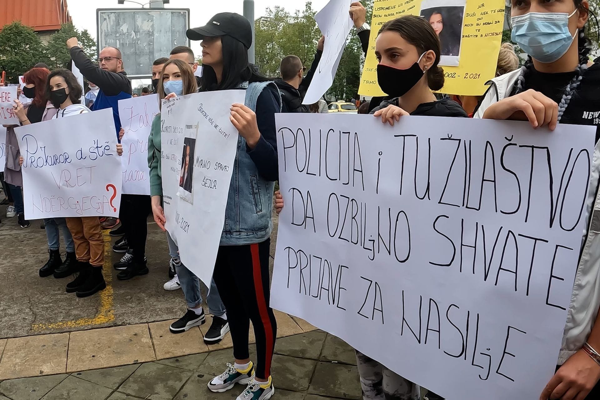 Fotografija 3: Žena je žrtva nasilja (ali tek) kada bude ubijena