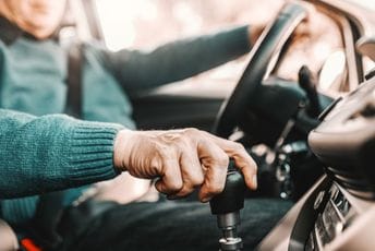 Penzioner iz Velike Britanije 70 godina vozio bez vozačke dozvole Penzioner iz Velike Britanije 70 godina vozio bez vozačke dozvole