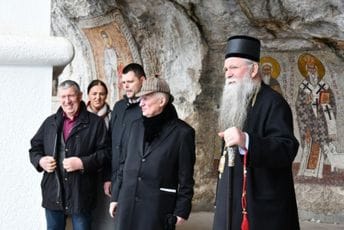 Bećković se u društvu Kovačevića pod Ostrogom sreo sa Joanikijem Bećković se u društvu Kovačevića pod Ostrogom sreo sa Joanikijem