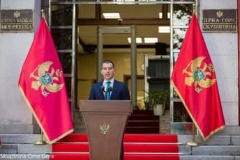 Bečić: Ponosan sam što će građani osjetiti benefite decembarske sjednice Bečić: Ponosan sam što će građani osjetiti benefite decembarske sjednice