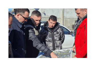 Punom parom na tri fronta Punom parom na tri fronta