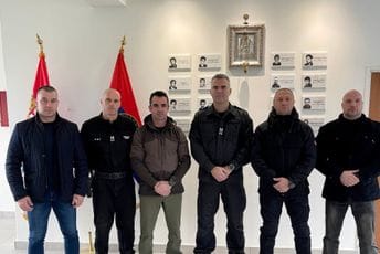 Rakonjac u posjeti Specijalnoj antiterorističkoj jedinici MUP-a Srbije Rakonjac u posjeti Specijalnoj antiterorističkoj jedinici MUP-a Srbije