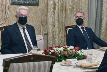 Pokrenut hitan prijem novih službenika, jedini uslov odanost odlazećoj Vladi Pokrenut hitan prijem novih službenika, jedini uslov odanost odlazećoj Vladi