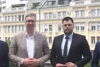 Vučić donirao da bi njegovi biznismeni asfaltirali po Nikšiću Vučić donirao da bi njegovi biznismeni asfaltirali po Nikšiću