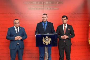 Koprivica: Građanski otpor se ne smije zaustaviti, ako se to desi uslijediće veleizdaja kakvu Crna Gora ne pamti Koprivica: Građanski otpor se ne smije zaustaviti, ako se to desi uslijediće veleizdaja kakvu Crna Gora ne pamti