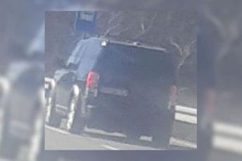 Policija zna ko je vlasnik vozila, provjeravaju ko je bio za volanom Vandal izašao iz vozila registarskih oznaka PG KM 712