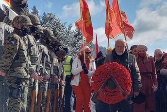 Počast podvigu slavnih proletera Vijenac na spomen obilježje hrabrim proleterima:Delegacija SUBNOR-a i antifašista Crne Gore na Igmanu