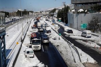 U Grčkoj zamalo pala vlada zbog sniježnog haosa U Grčkoj zamalo pala vlada zbog sniježnog haosa