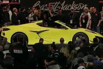 Prvi proizvedeni Ševrolet Korvet Z06 prodat za 3,6 miliona dolara Prvi proizvedeni Ševrolet Korvet Z06 prodat za 3,6 miliona dolara