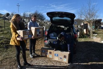 NVO Alfa Centar sproveo humanitarnu akciju za porodicu Pejović iz Nikšića NVO Alfa Centar sproveo humanitarnu akciju za porodicu Pejović iz Nikšića