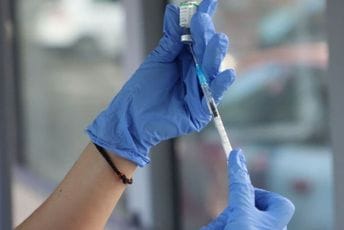 U Grčkoj će nevakcinisani medicinari dobiti otkaz u aprilu U Grčkoj će nevakcinisani medicinari dobiti otkaz u aprilu