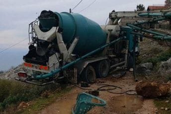 Prevrnulo se vozilo, jedna osoba poginula Prevrnulo se vozilo, jedna osoba poginula