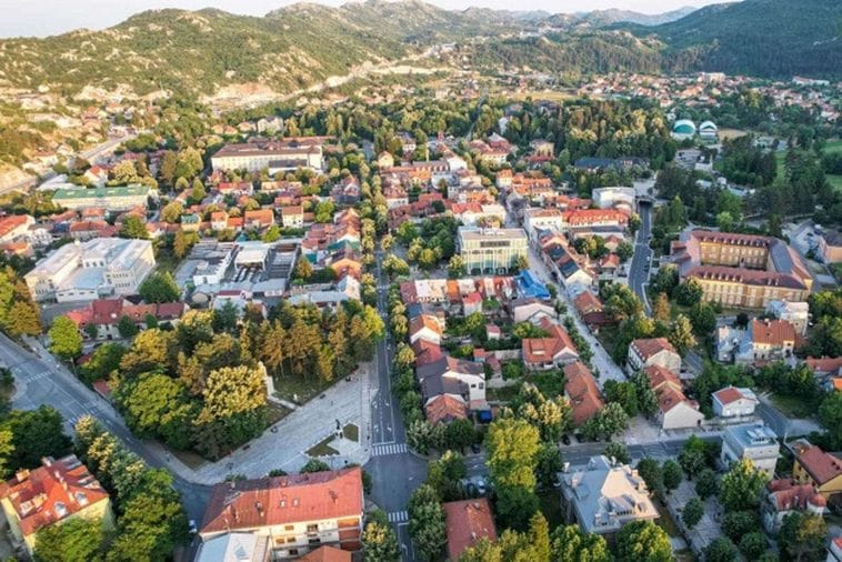 Učesnici protesta na Cetinju: Milatović se želi predstaviti žrtvom, naš skup bio je nenasilan Učesnici protesta na Cetinju: Milatović se želi predstaviti žrtvom, naš skup bio je nenasilan