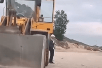 Ombudsman: Nije utvrđeno da je postupanje policije sa bagerima na Cetinju politički ili vjerski motivisano Ombudsman: Nije utvrđeno da je postupanje policije sa bagerima na Cetinju politički ili vjerski motivisano