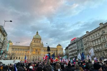 Antivakseri u Češkoj napali policiju, specijalci rasturili demonstracije Ilustracija
