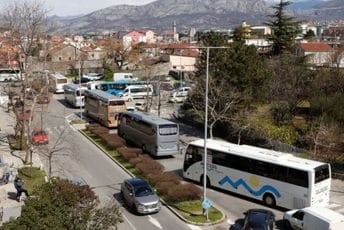 Vlada obezbijedila pomoć prevoznicima 500 eura po autobusu Vlada obezbijedila pomoć prevoznicima 500 eura po autobusu