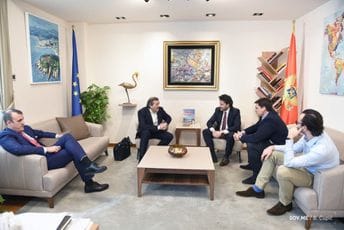 Abazović: Kreće izgradnja novog hotela sa pet zvjezdica, investicija vrijedna 60 miliona eura Abazović: Kreće izgradnja novog hotela sa pet zvjezdica, investicija vrijedna 60 miliona eura