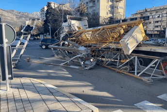 Bar: Kamion oborio kompletnu konstrukciju semafora Bar: Kamion oborio kompletnu konstrukciju semafora