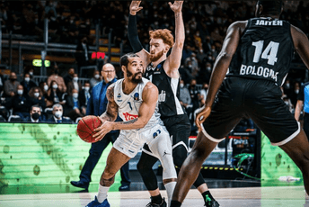 Odiseja Kobsa od Podgorice do Bolonje: Nevakcinisan putovao privatnim avionom i autom, nije mogao u hotel i svlačionicu Odiseja Kobsa od Podgorice do Bolonje: Nevakcinisan putovao privatnim avionom i autom, nije mogao u hotel i svlačionicu