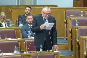 Radulović: Nijesam komunicirao sa Konjevićem, uraditi sve da Rezoluciju o Ukrajini podrži 81 poslanik Radulović: Nijesam komunicirao sa Konjevićem, uraditi sve da Rezoluciju o Ukrajini podrži 81 poslanik